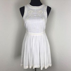🌻free people white embroidered mini dress women's size 4 🌻